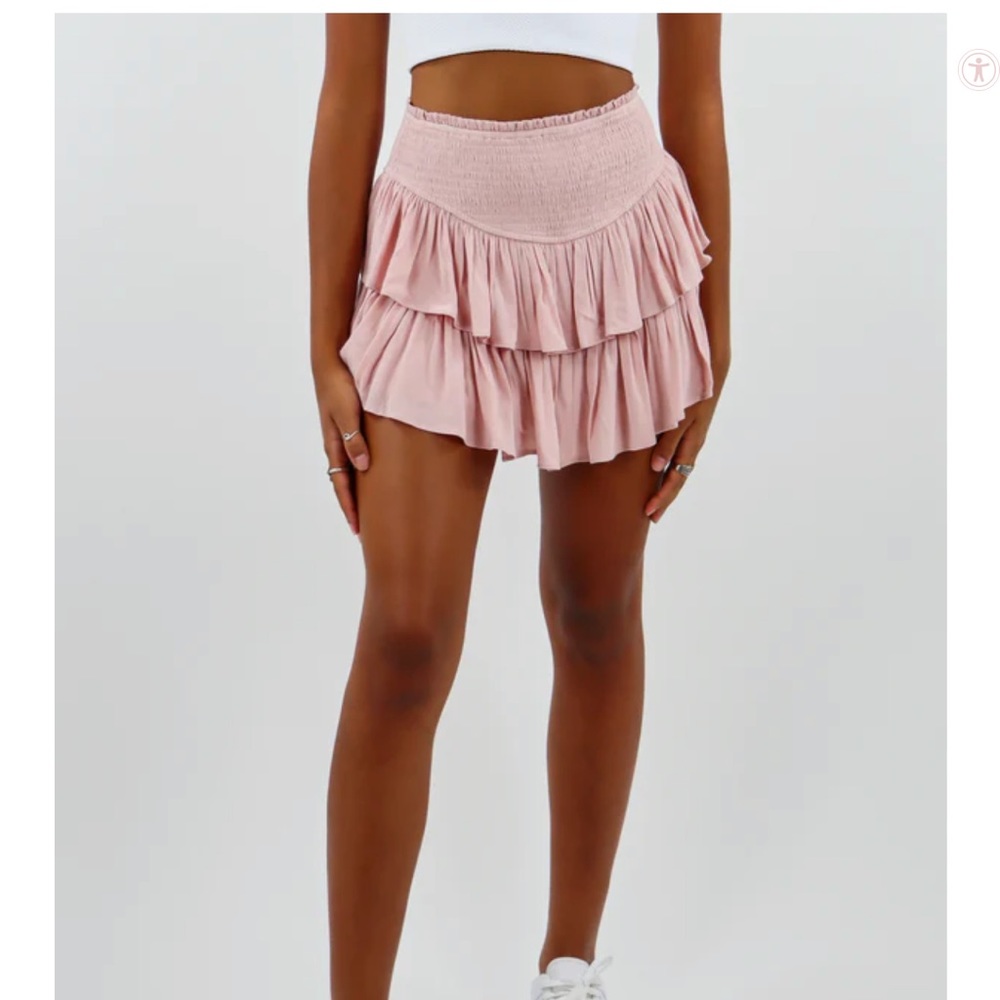 very cute flowy skirt worn a few times but still in good condition